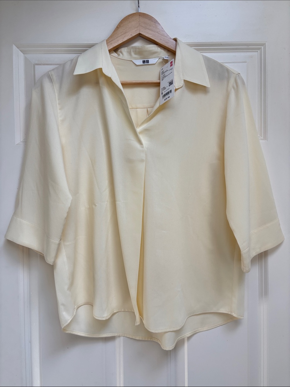 Uniqlo Pale Cream Short-Sleeve Button-Down Shirt